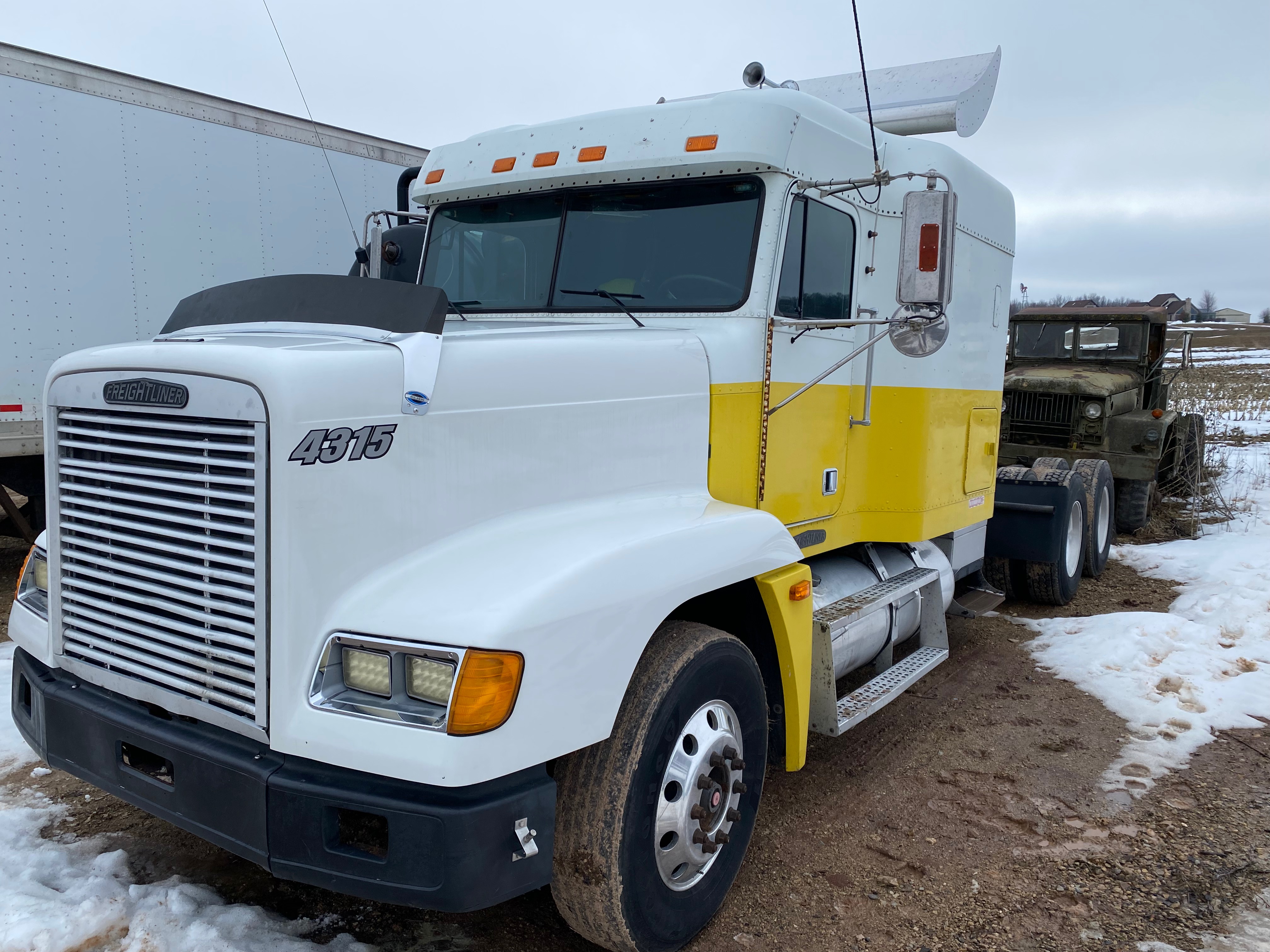 1996 FREIGHTLINER FLD120 - Image 2